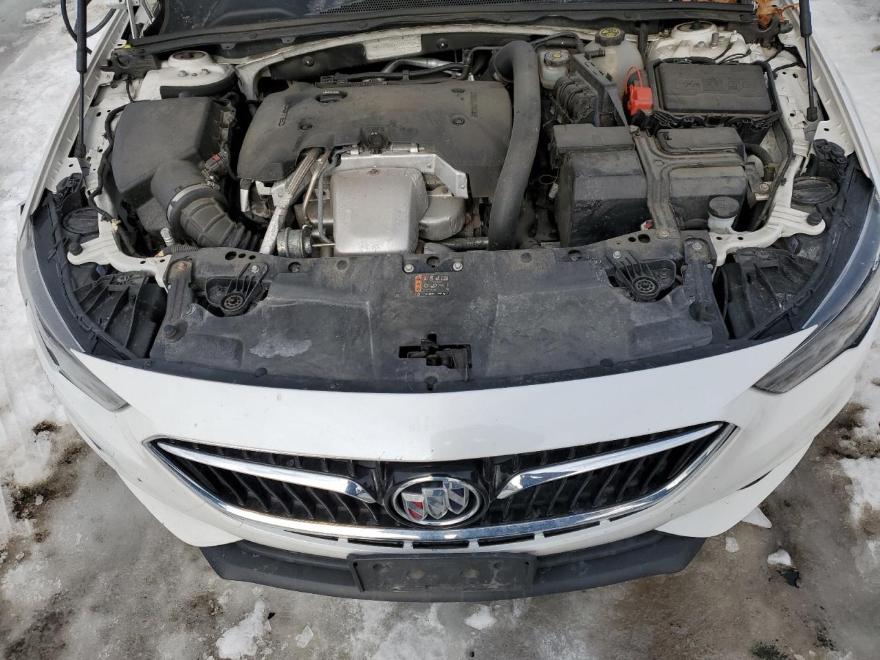 2018 Buick Regal Essence VIN: W04GP6SX2J1052100 Lot: 45966415