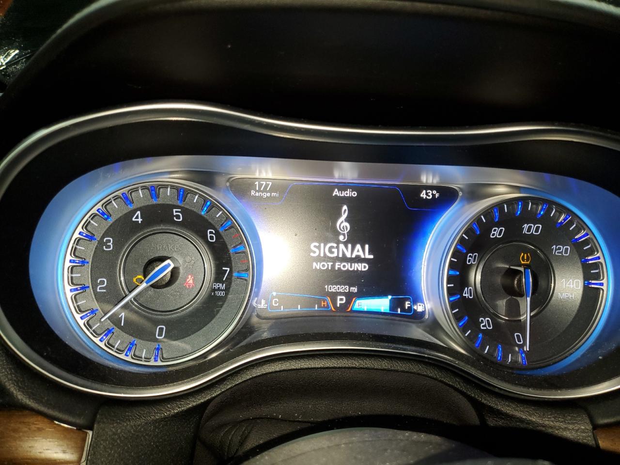 2015 Chrysler 300 - Image 9