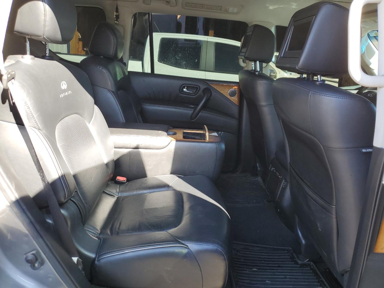 2014 Infiniti QX80 - Image 12
