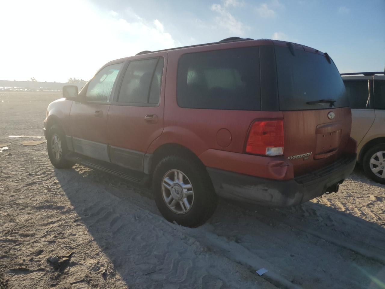 2004 Ford Expedition - Image 2