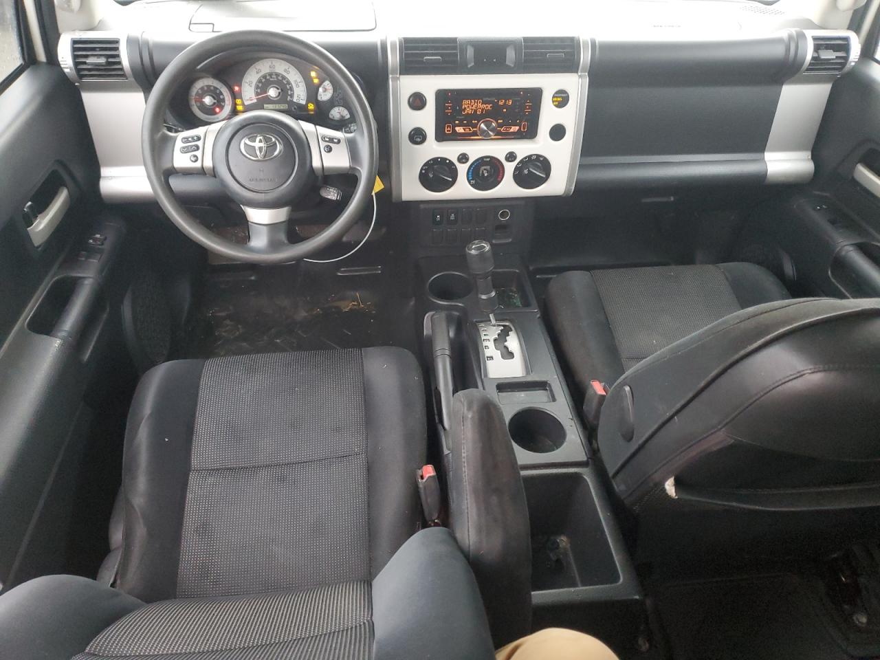 2012 Toyota FJ Cruiser - Image 8