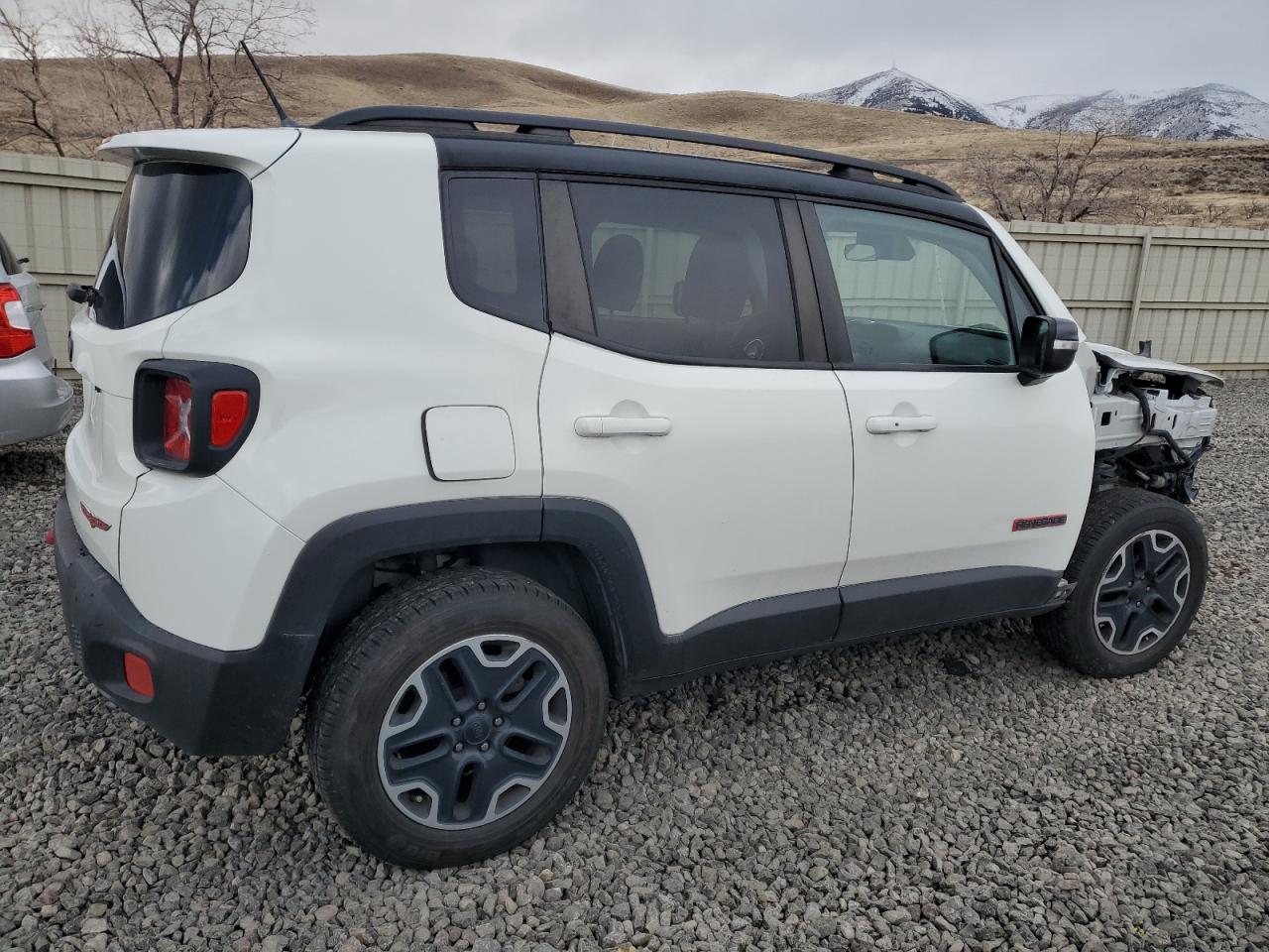 2016 Jeep Renegade - Image 3