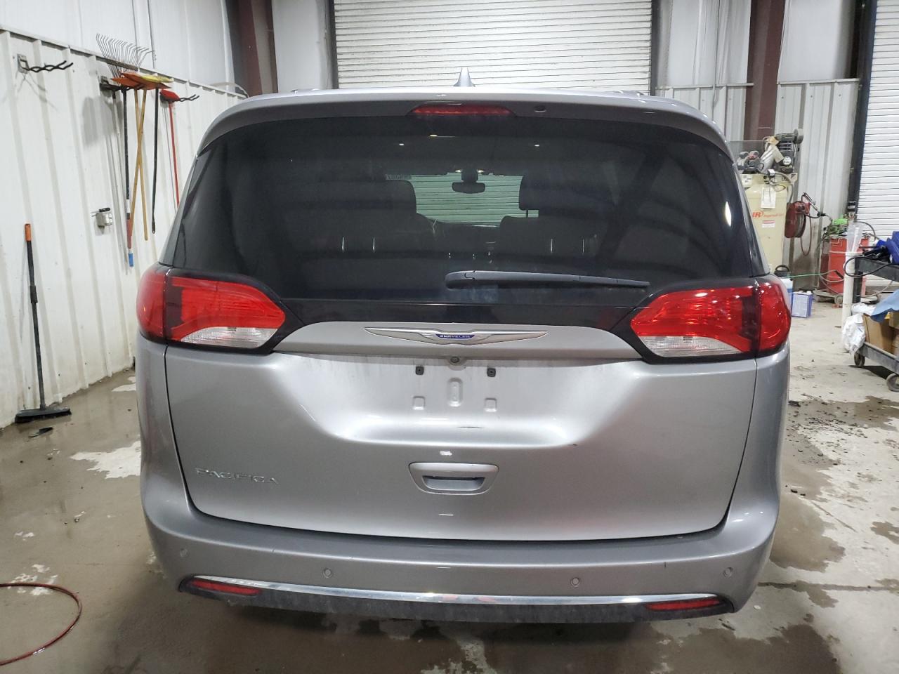 2018 Chrysler Pacifica - Image 6