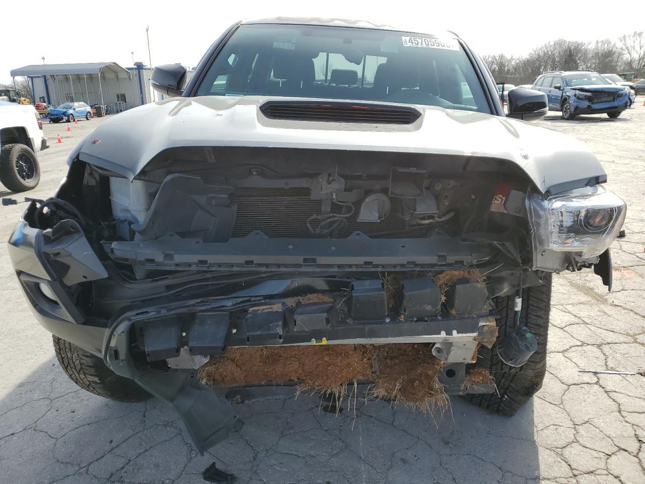 2017 Toyota Tacoma - Image 5