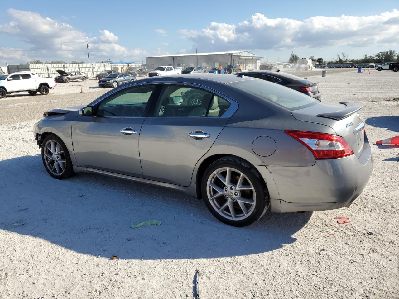 2009 Nissan Maxima - Image 2