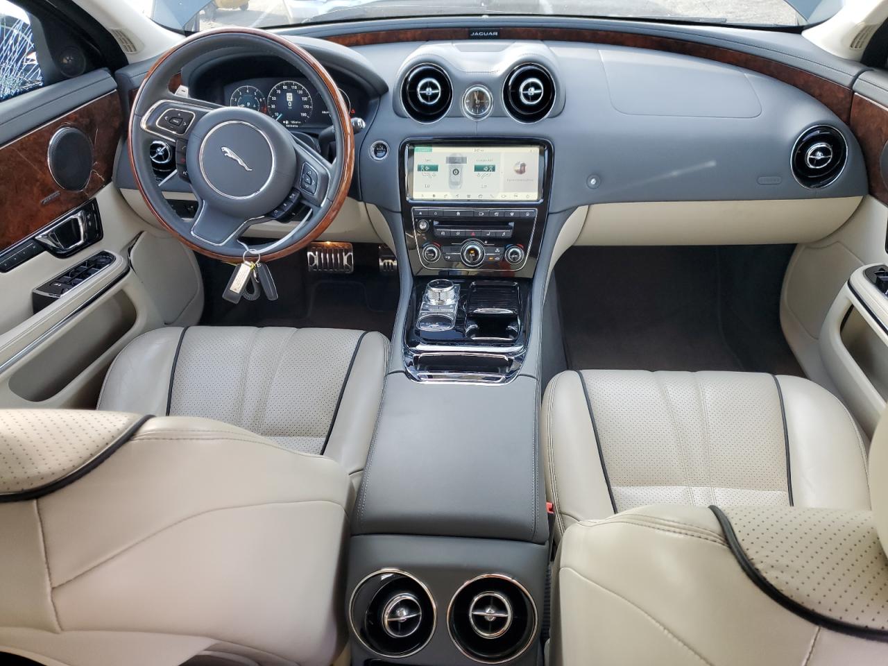 2019 Jaguar XJ - Image 8