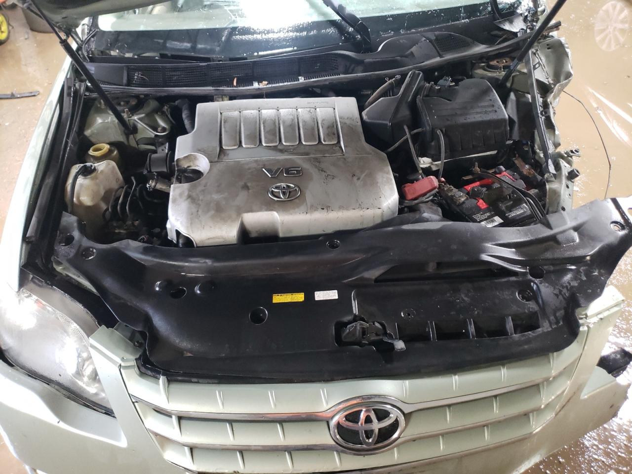 2005 Toyota Avalon - Image 11