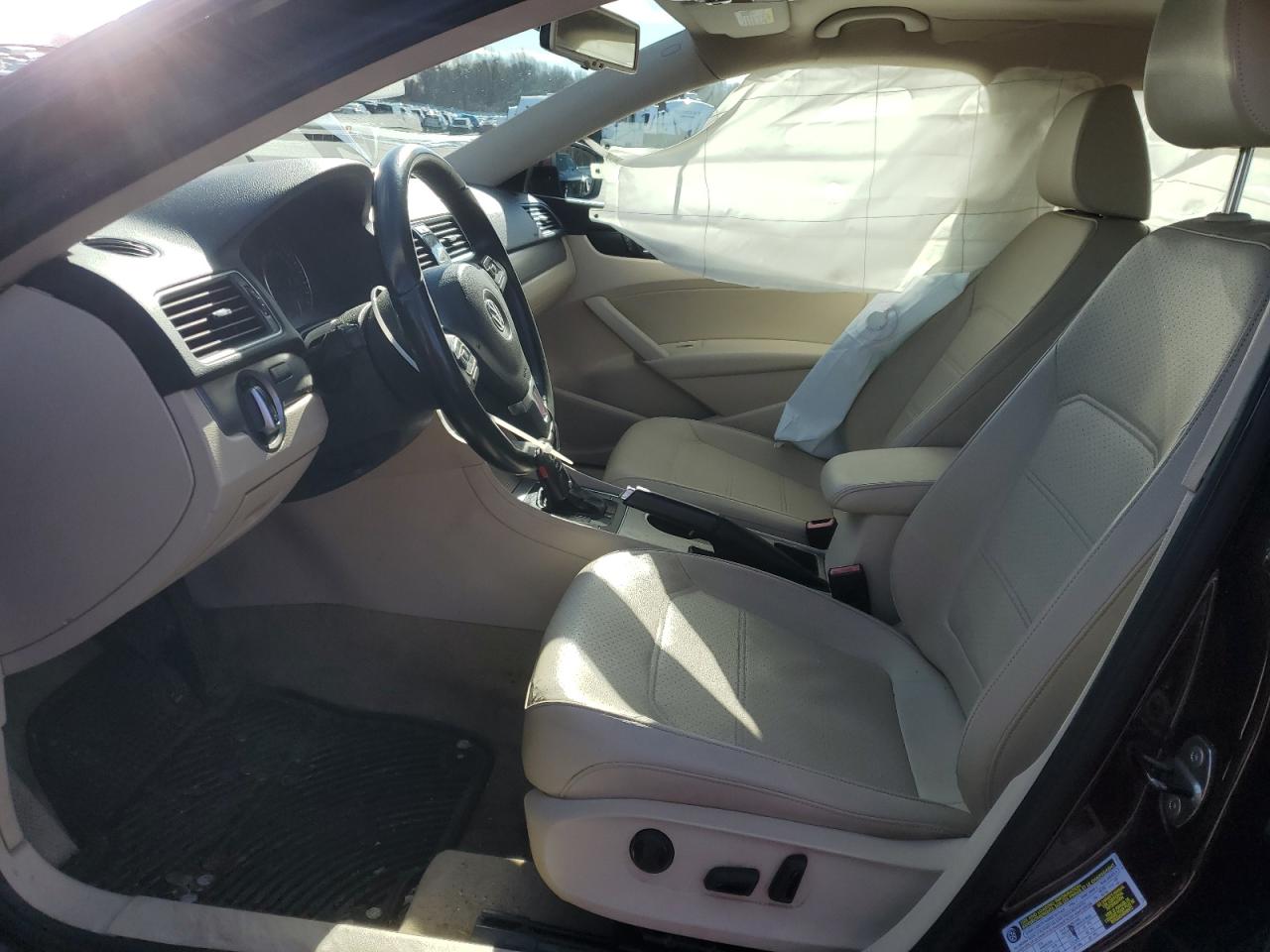 2014 Volkswagen Passat - Image 7