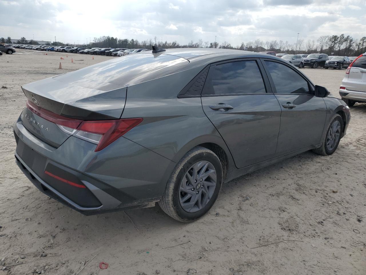 2024 Hyundai Elantra - Image 3