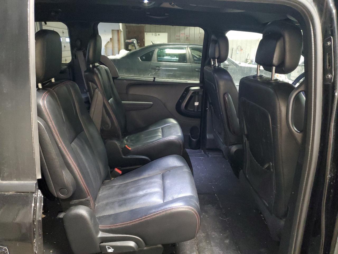 2017 Dodge Caravan - Image 11