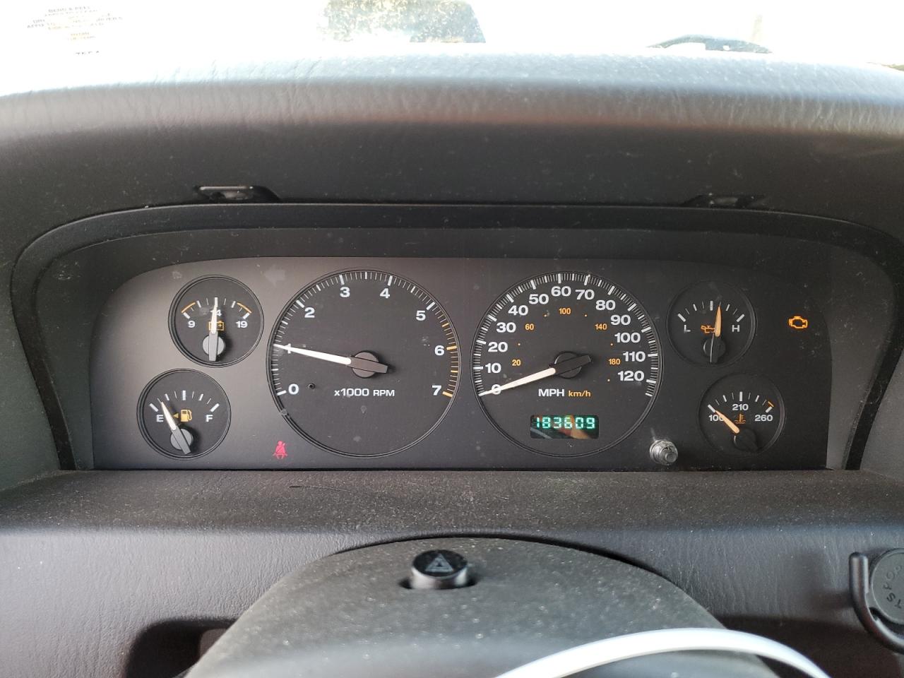 2004 Jeep Grand Cherokee - Image 9