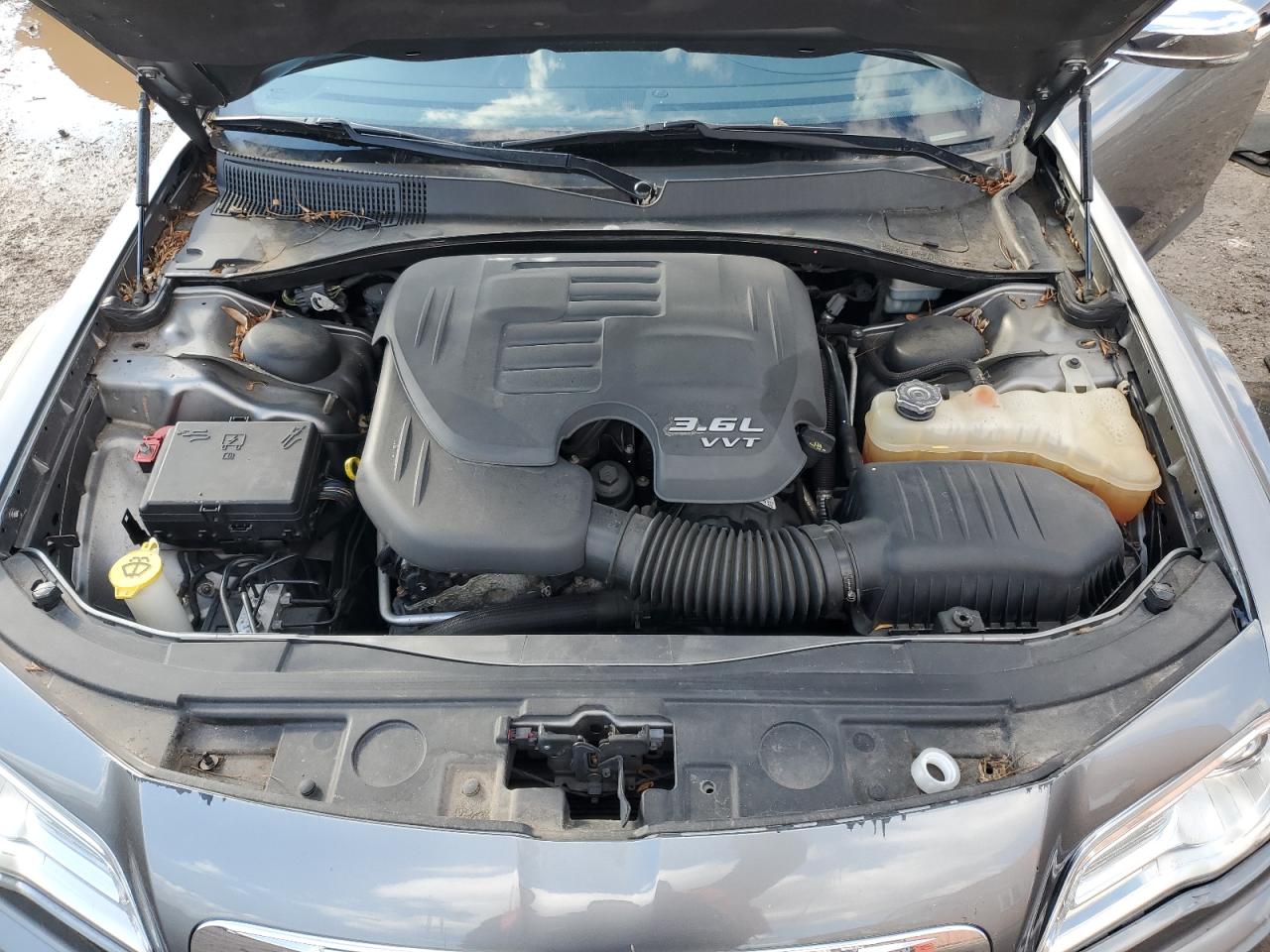 2011 Chrysler 300 - Image 13
