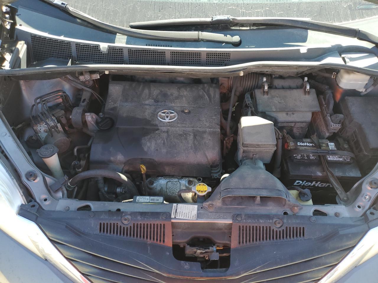 2011 Toyota Sienna - Image 12
