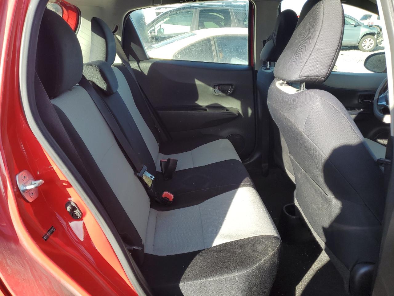2013 Toyota Yaris - Image 10