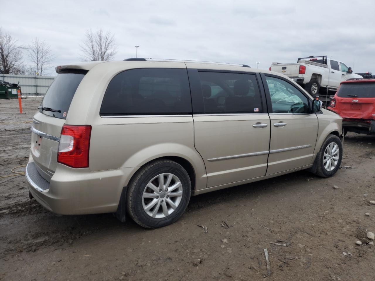 2016 Chrysler Town & Country - Image 3