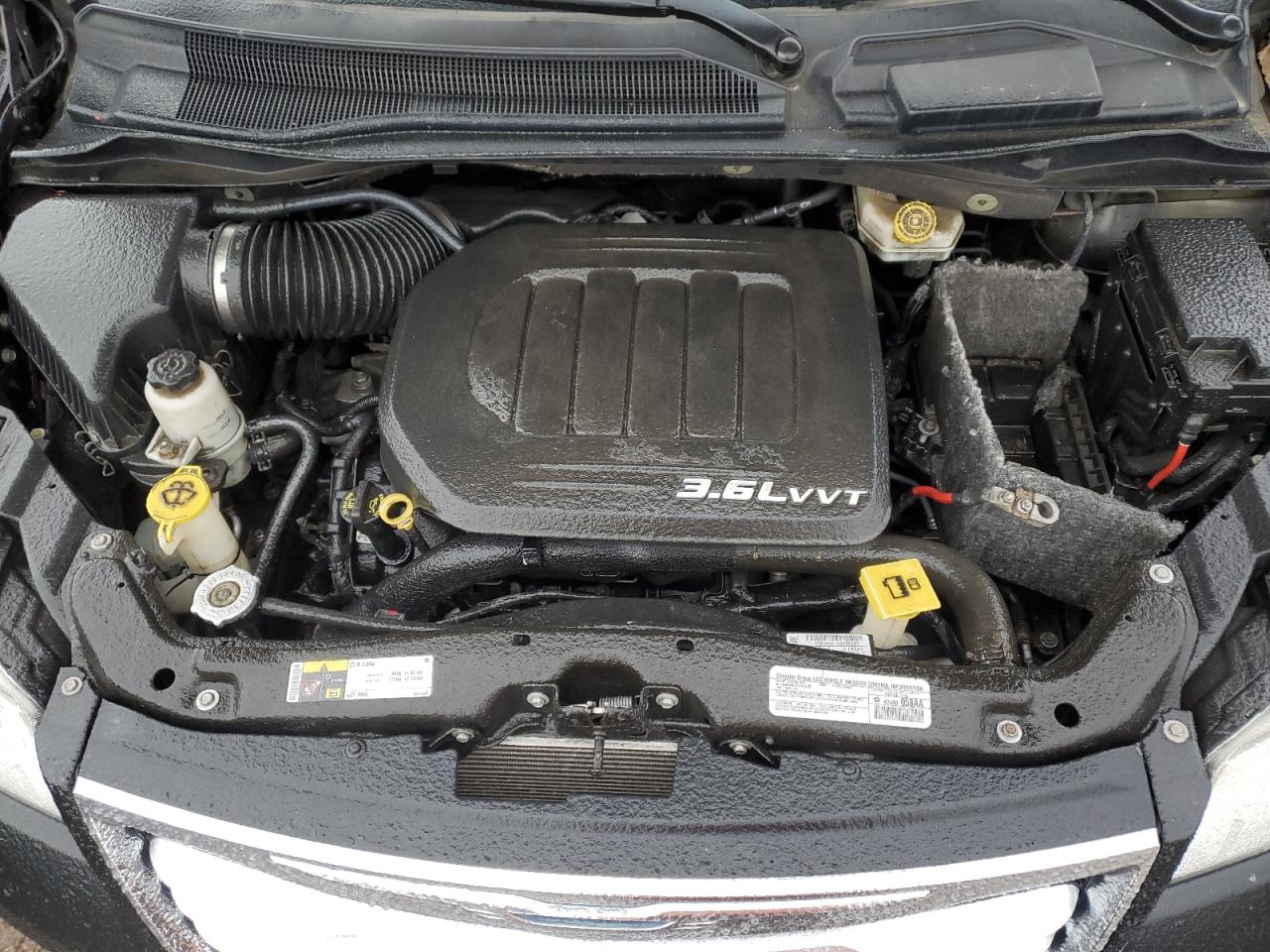 2014 Chrysler Town & Country - Image 12