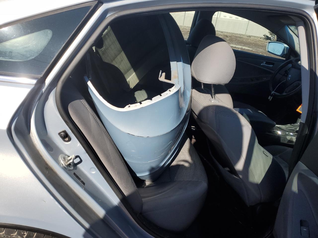 2011 Hyundai Sonata - Image 10
