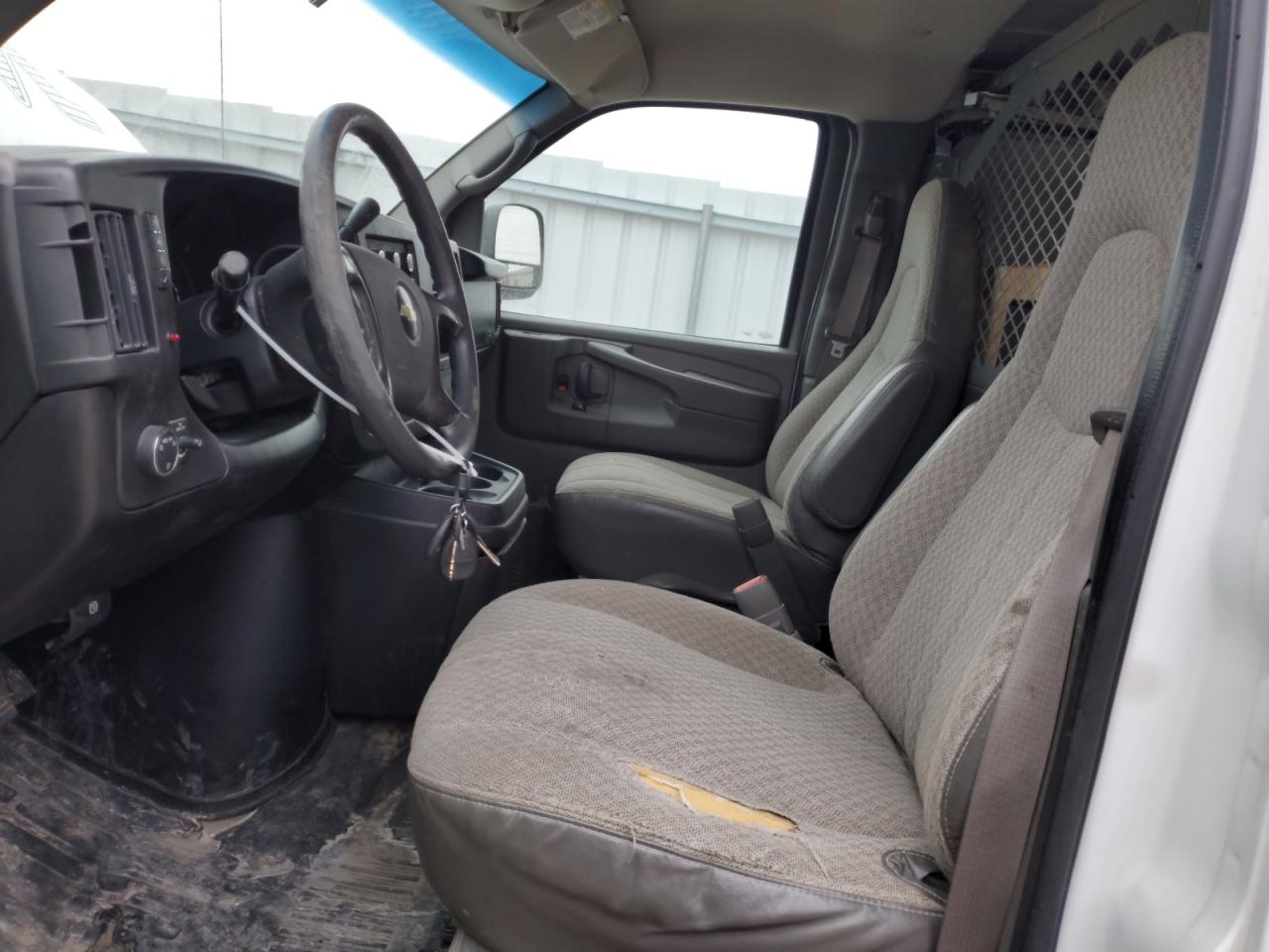 2009 Chevrolet Express - Image 7