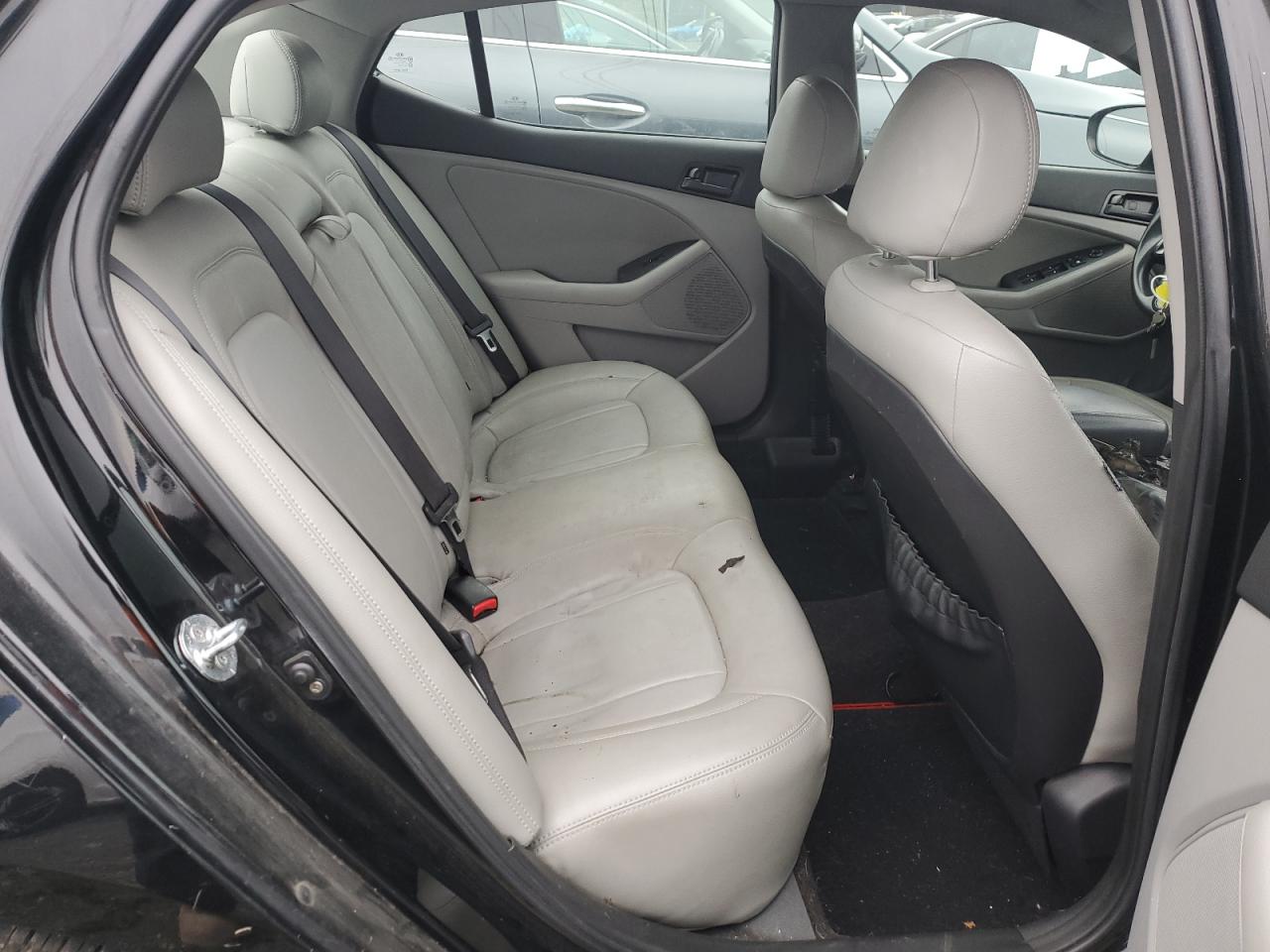2011 Kia Optima - Image 10