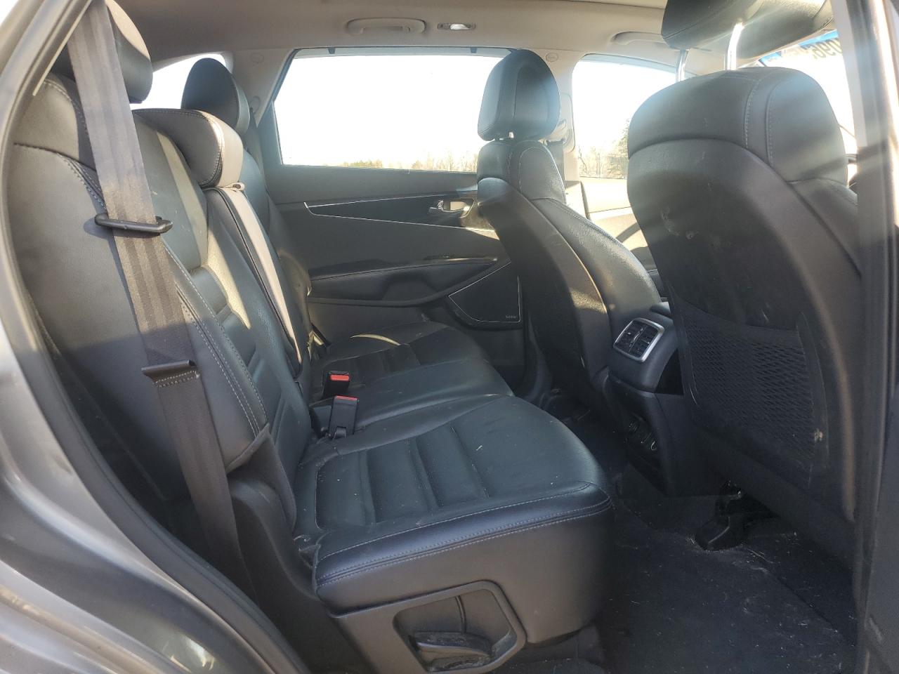2016 Kia Sorento - Image 11