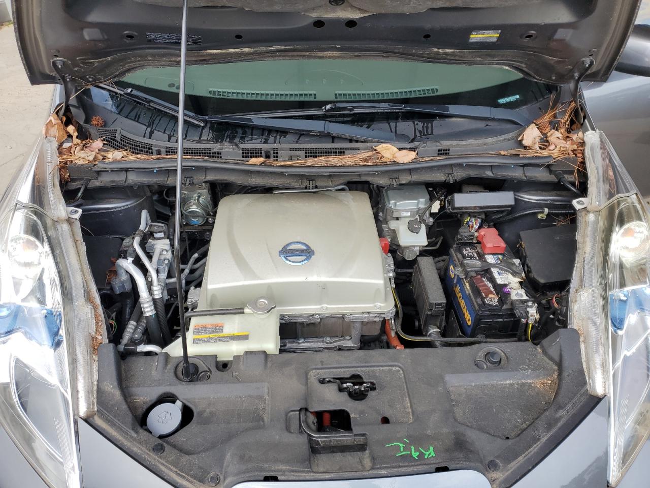 2015 Nissan Leaf - Image 11