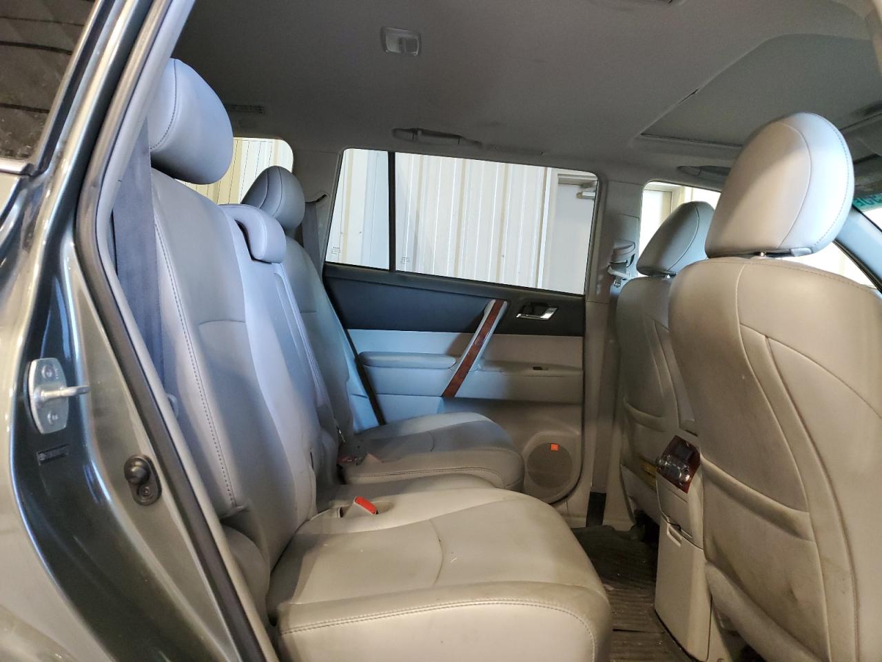 2012 Toyota Highlander - Image 11