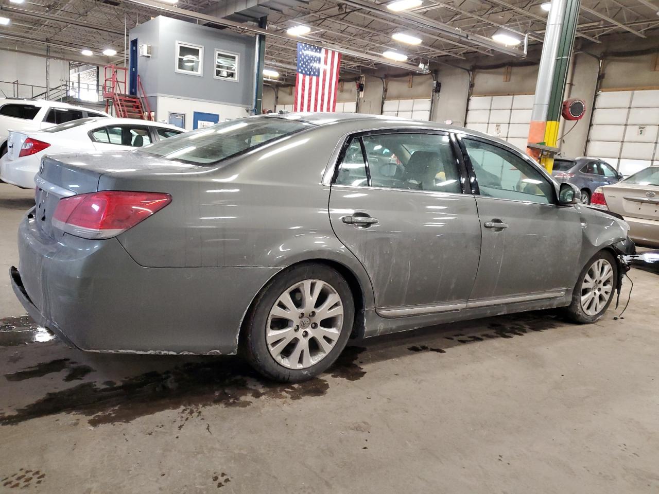 2011 Toyota Avalon - Image 3