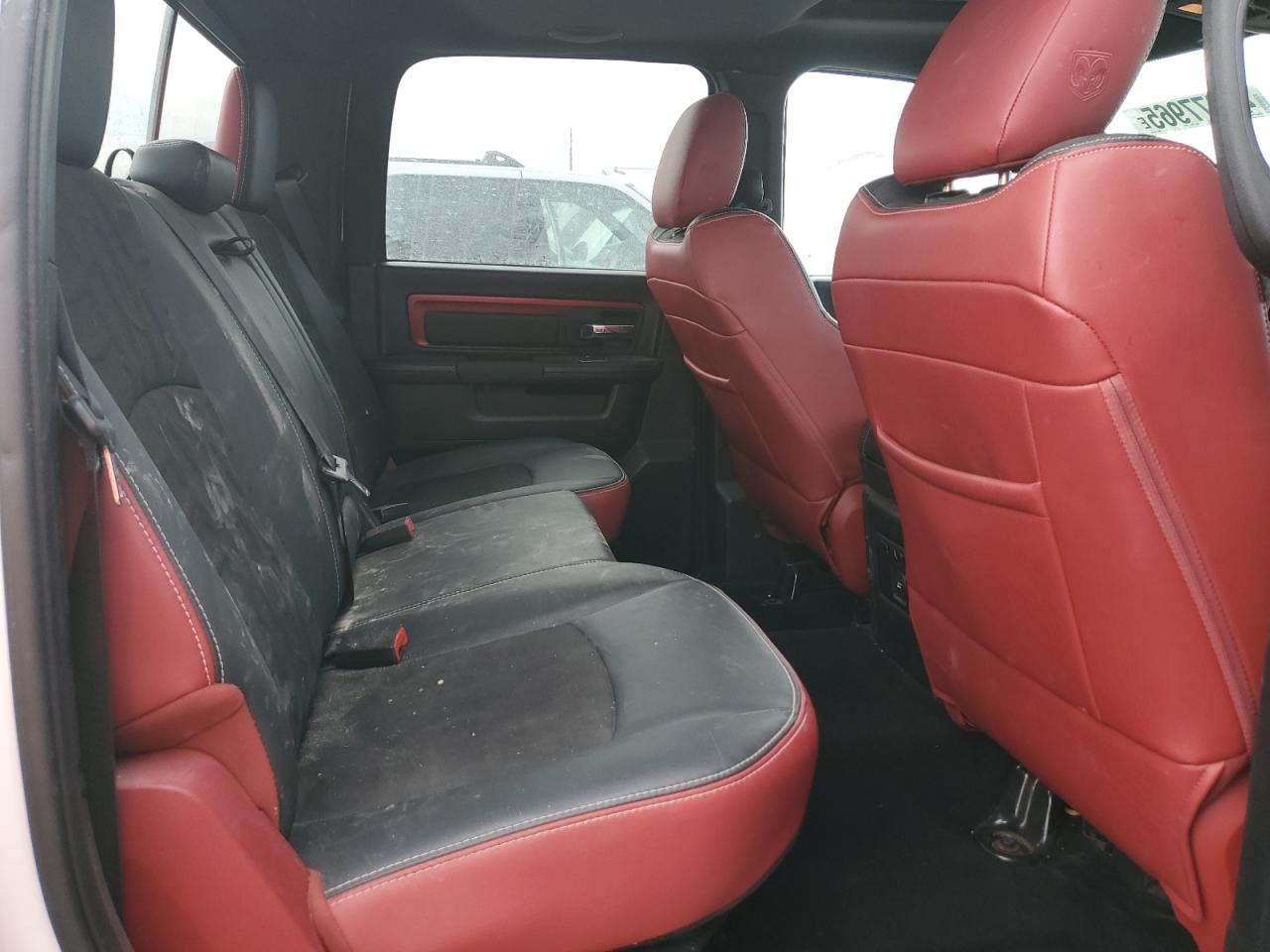 2015 RAM 1500 - Image 10