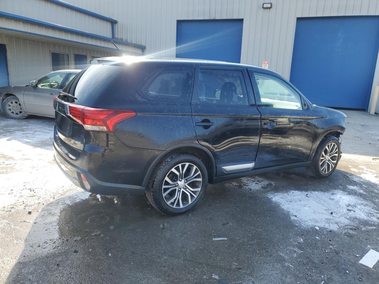 2016 Mitsubishi Outlander - Image 3