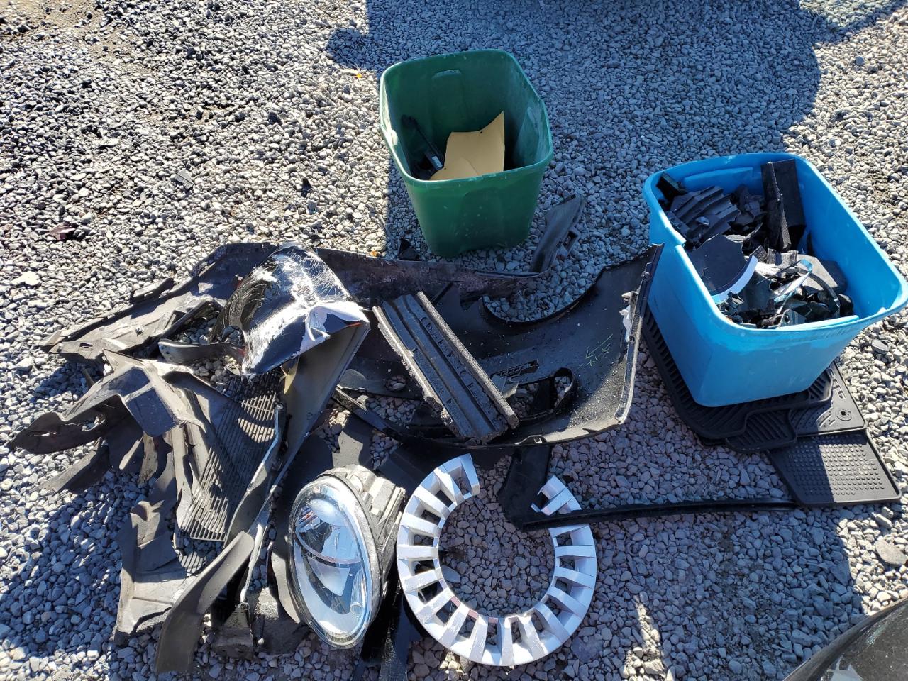 2013 Volkswagen Beetle - Image 12