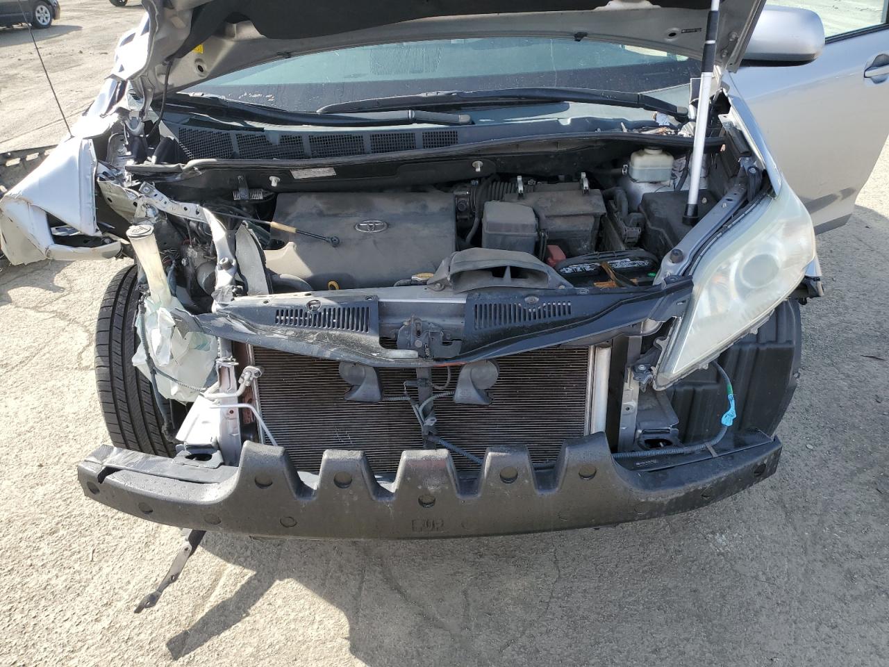 2011 Toyota Sienna - Image 12