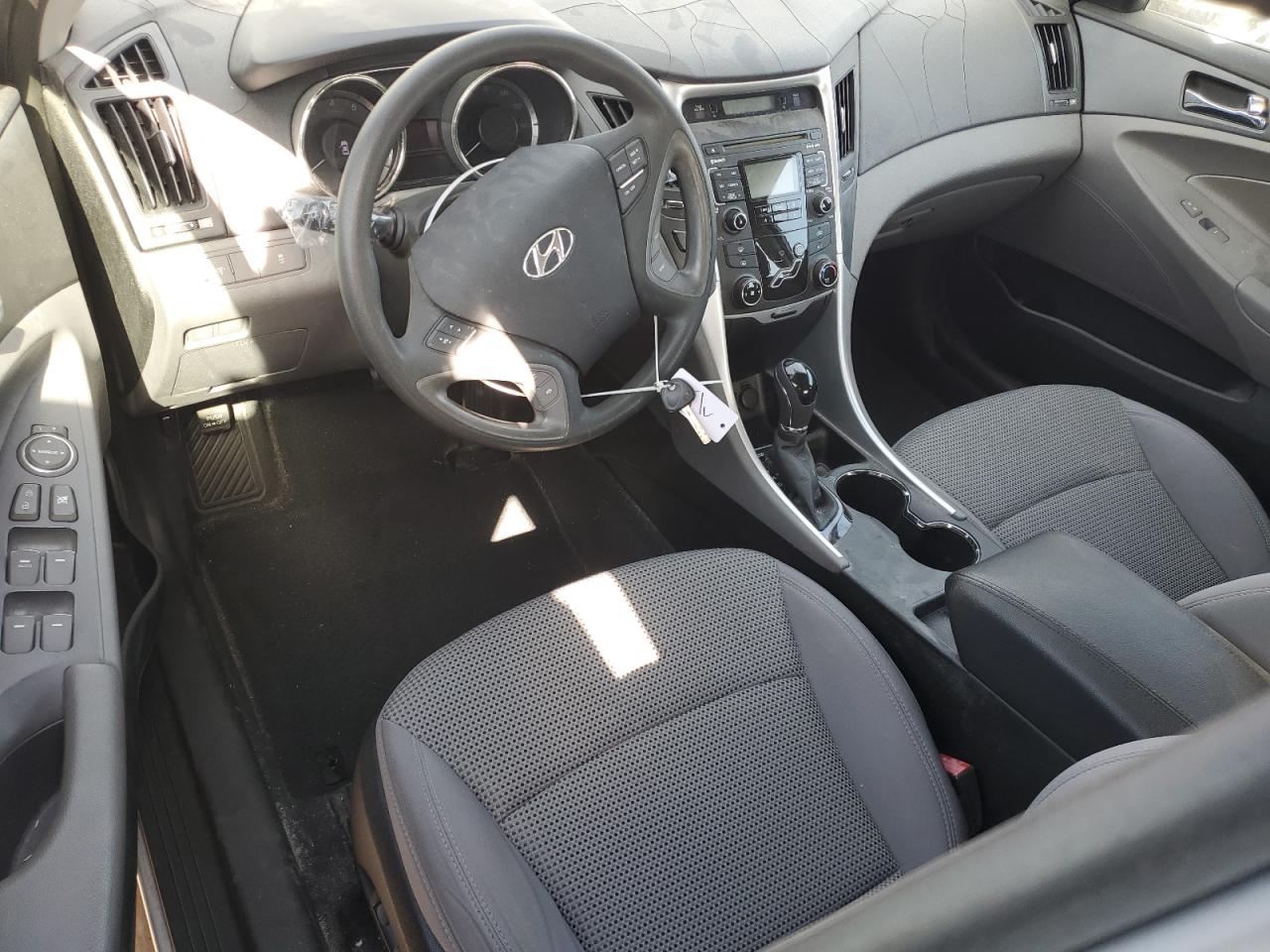 2011 Hyundai Sonata - Image 8
