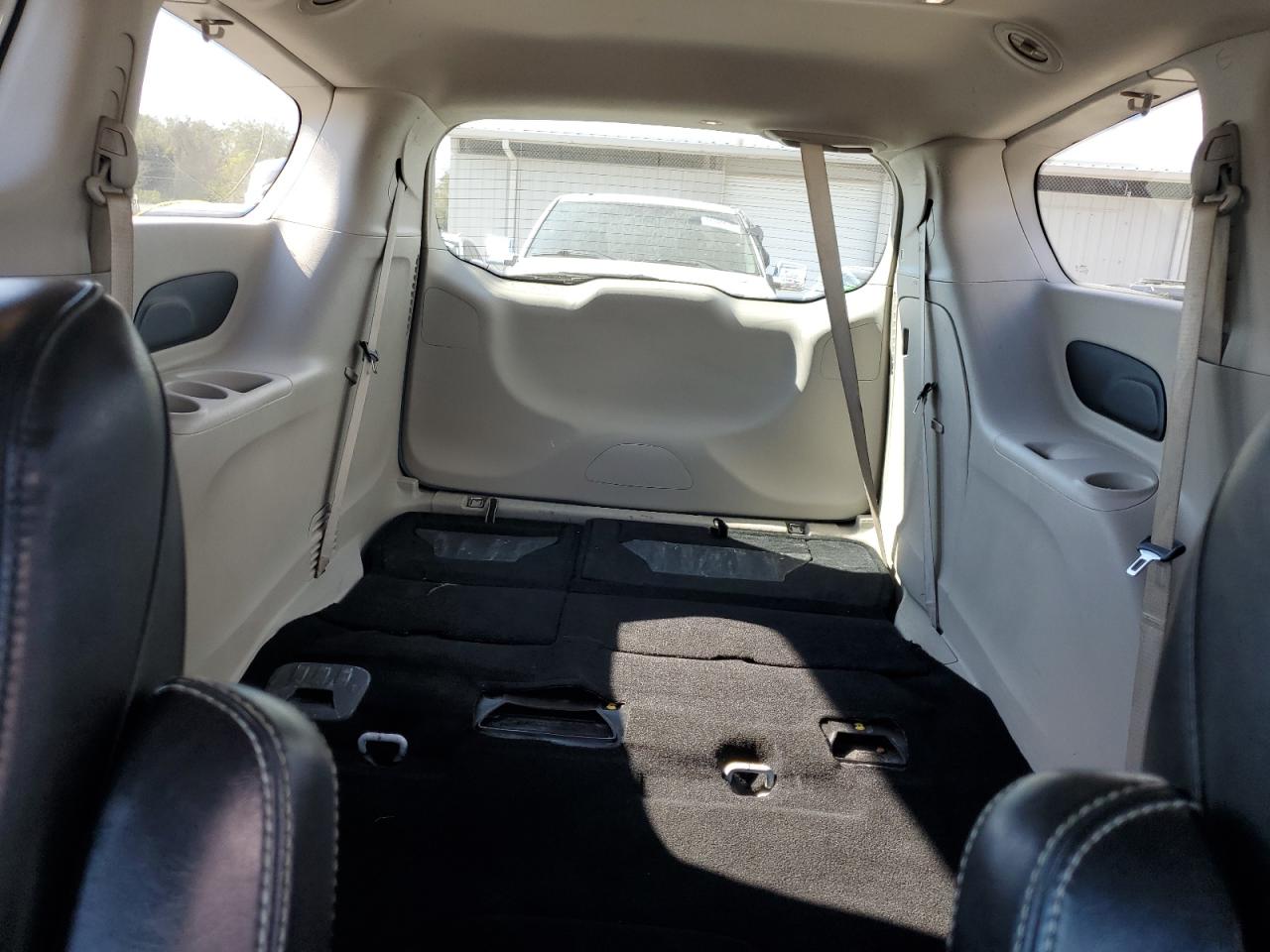 2020 Chrysler Voyager - Image 10