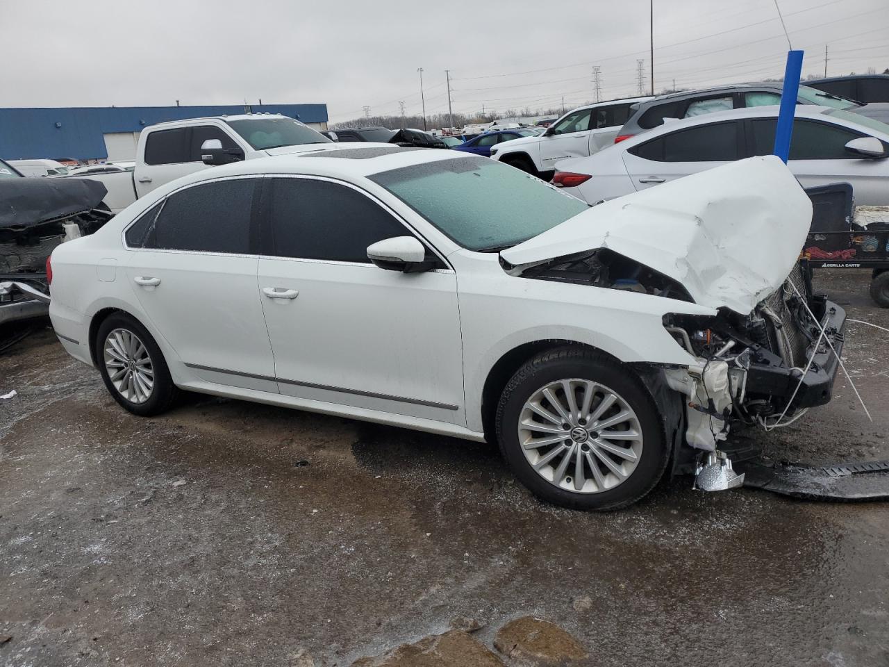 2017 Volkswagen Passat - Image 4