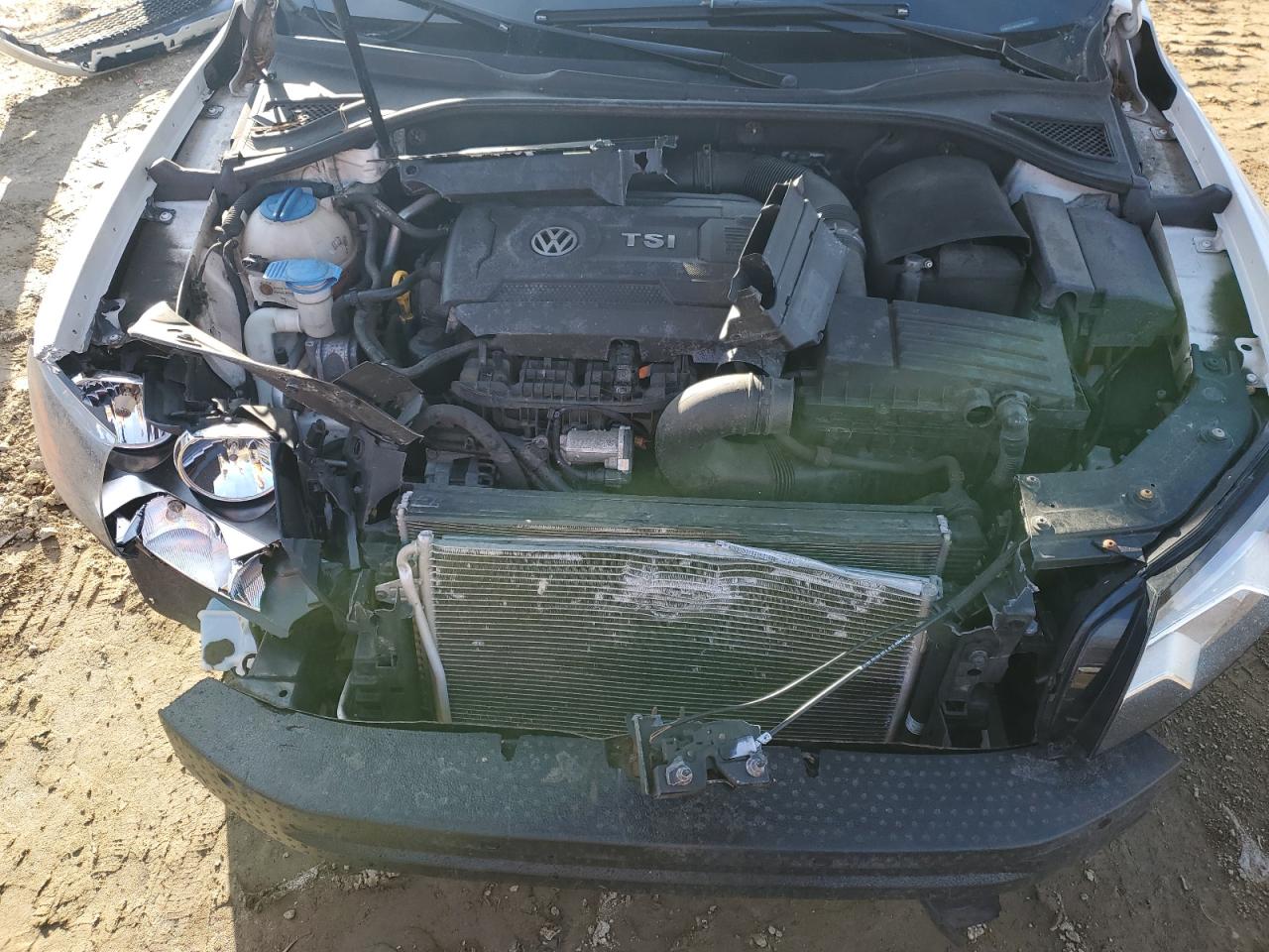 2015 Volkswagen Passat - Image 11