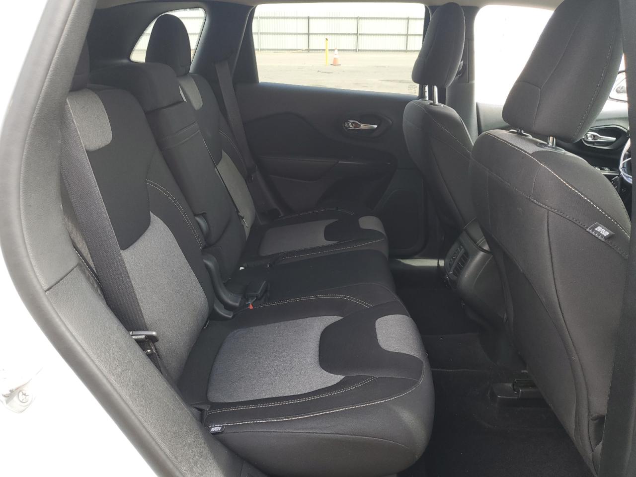 2014 Jeep Grand Cherokee - Image 11