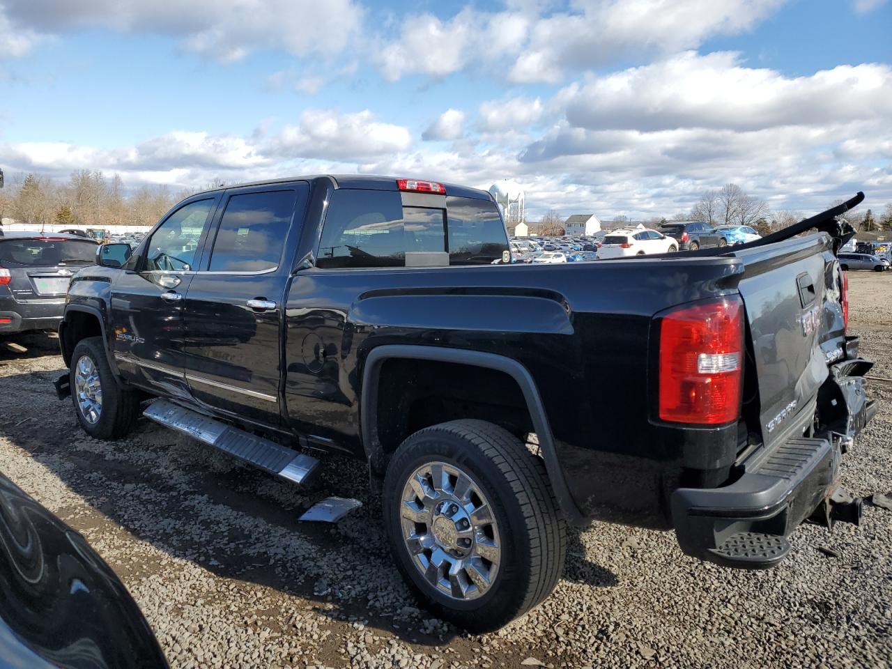 2017 GMC Sierra - Image 2