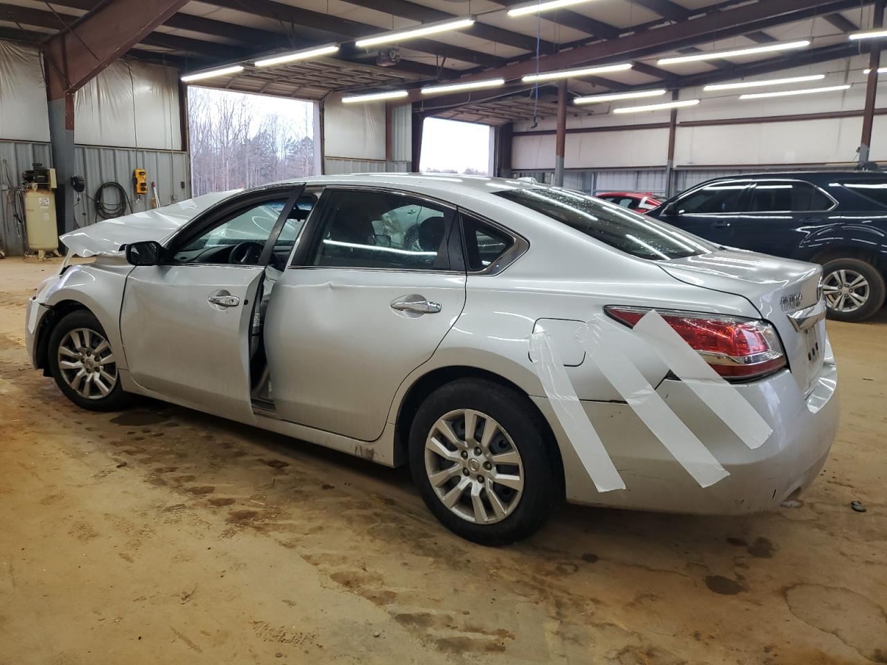 2015 Nissan Altima - Image 2