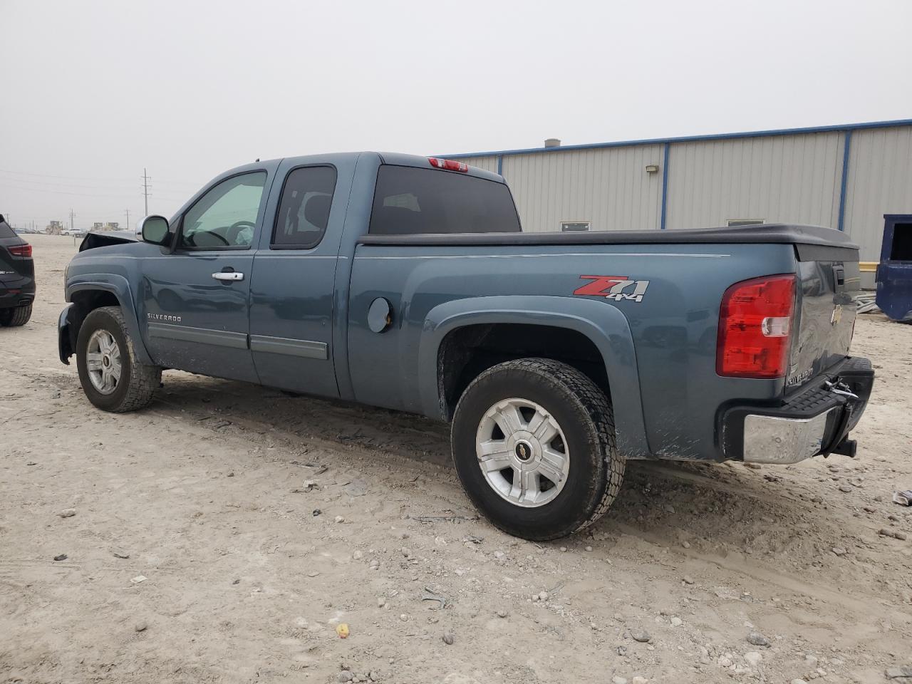 2010 Chevrolet Silverado - Image 2