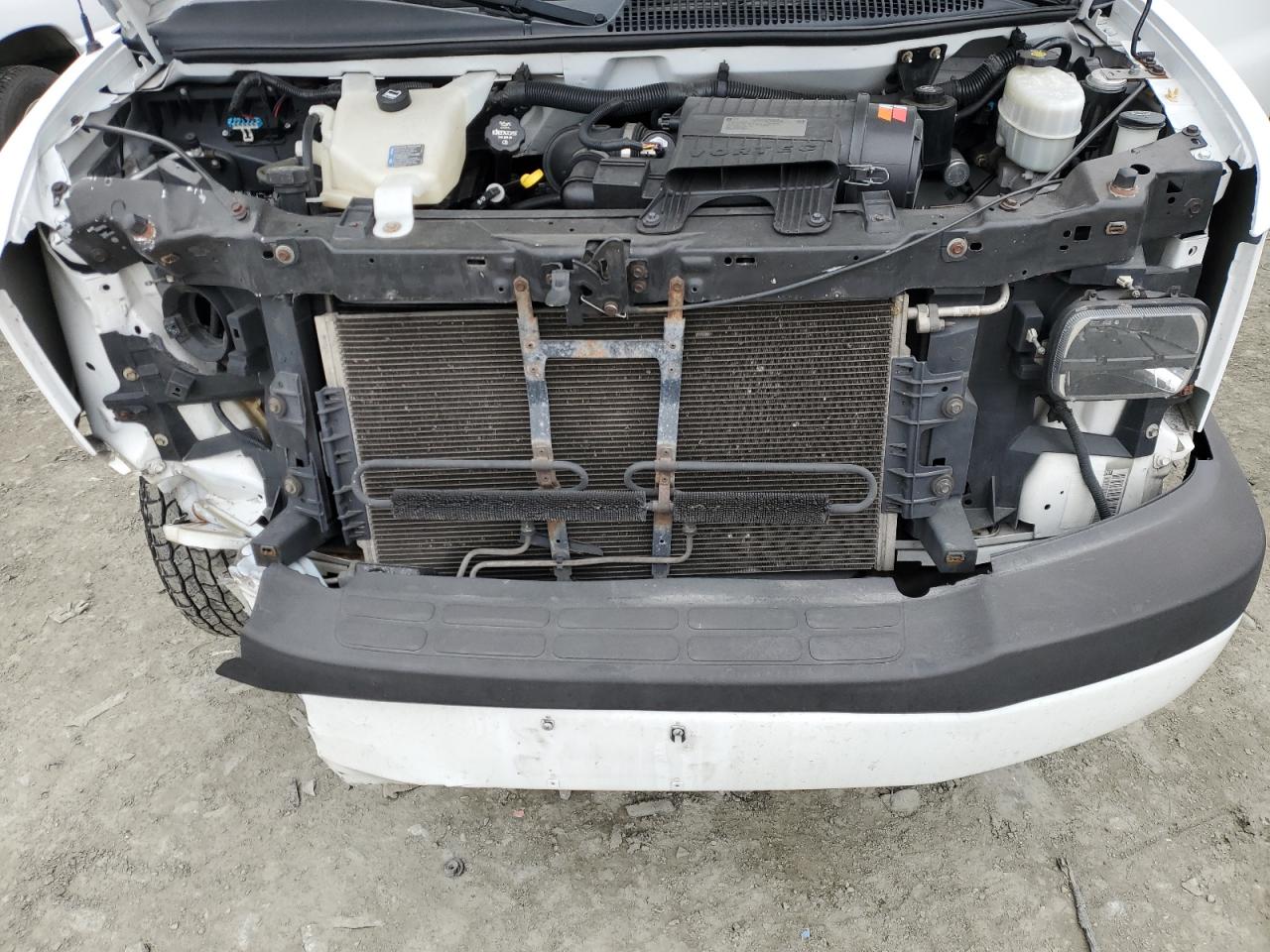 2015 GMC Savana - Image 12