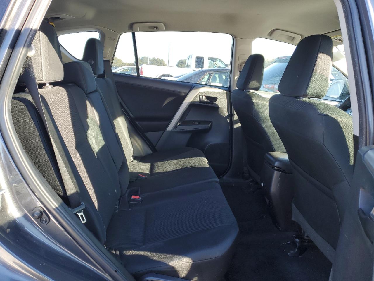 2018 Toyota RAV 4 - Image 11