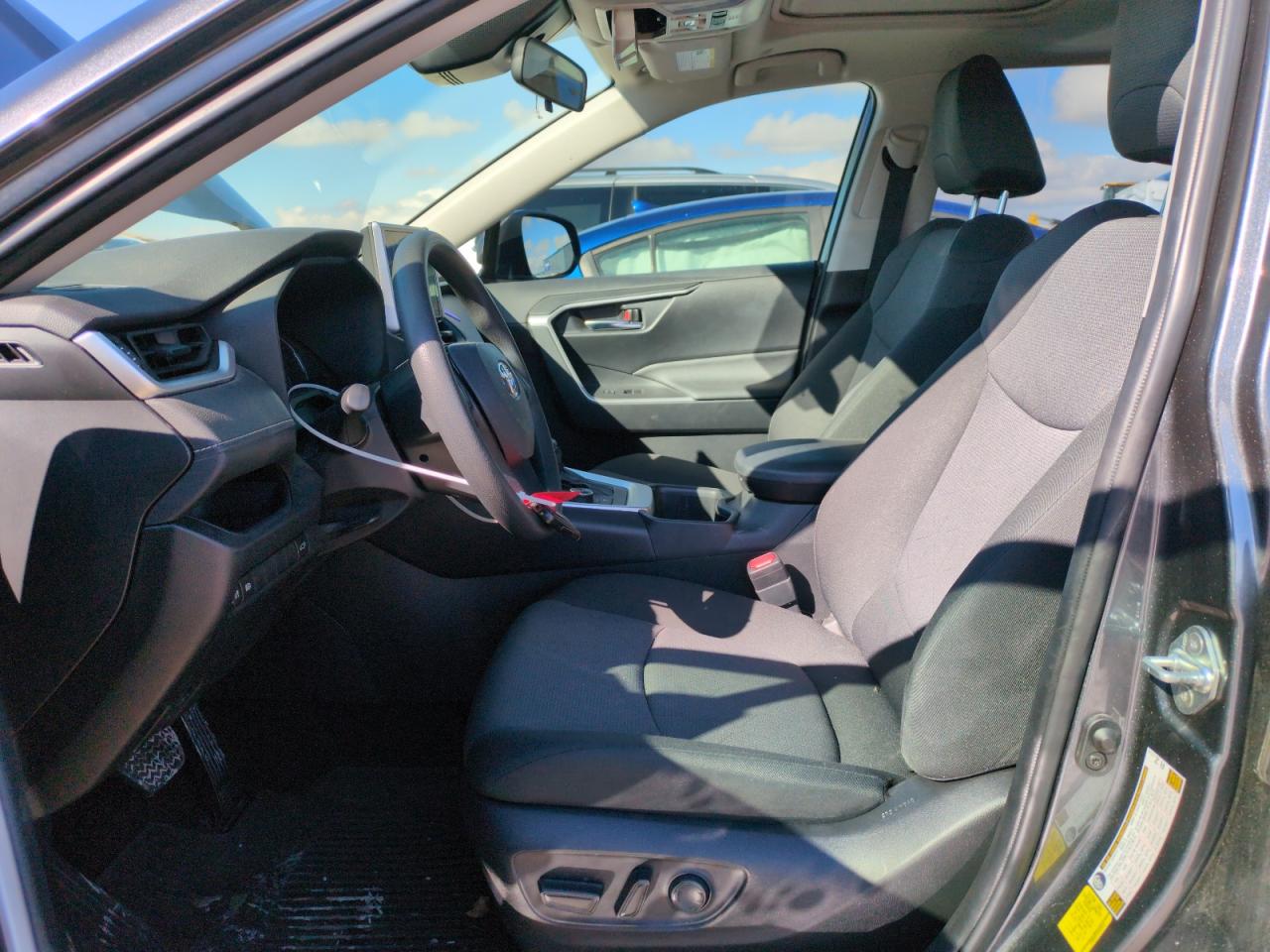 2023 Toyota RAV 4 - Image 7