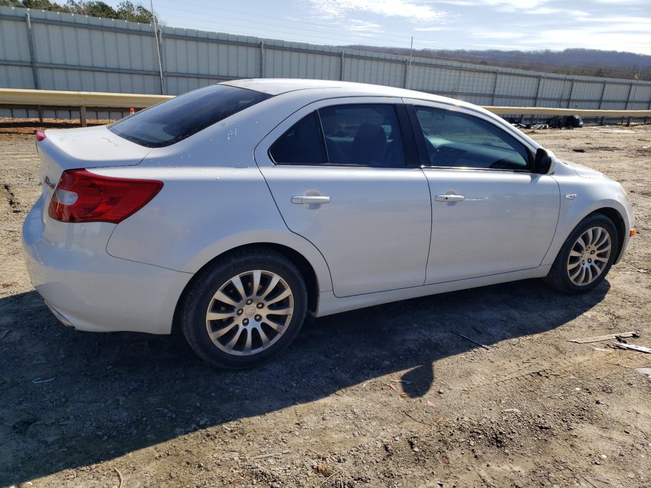 2013 Suzuki Kizashi - Image 3