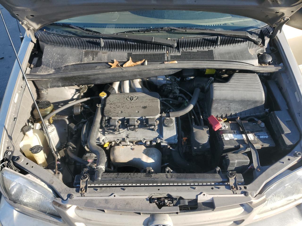 2000 Toyota Sienna - Image 12