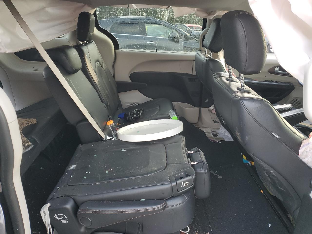 2019 Chrysler Pacifica - Image 12