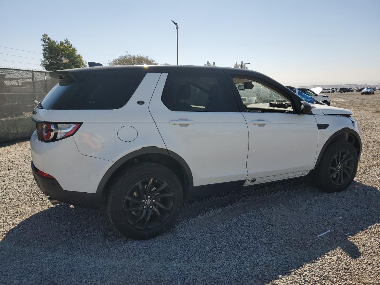 2018 Land Rover Discovery - Image 3