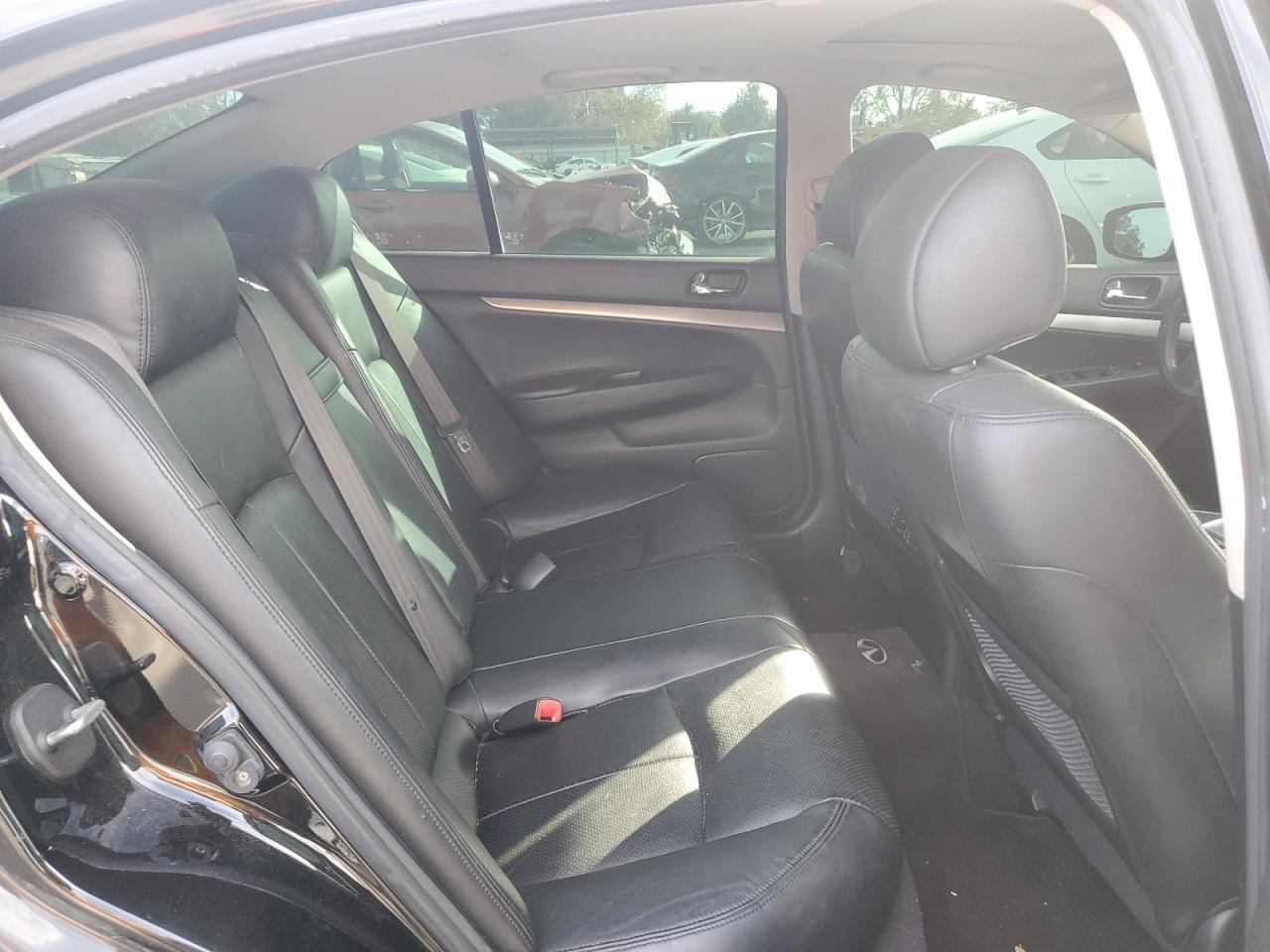 2010 Infiniti G - Image 10