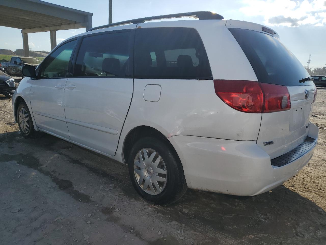 2008 Toyota Sienna - Image 2