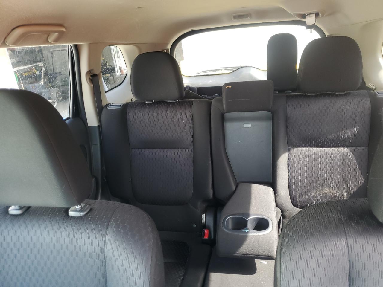2014 Mitsubishi Outlander - Image 10