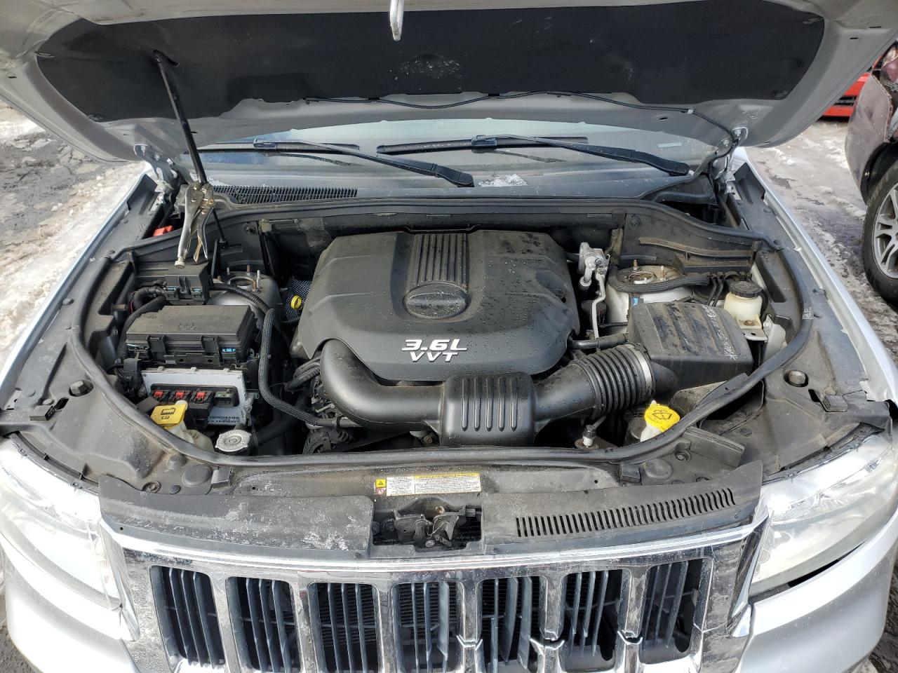 2012 Jeep Grand Cherokee - Image 12